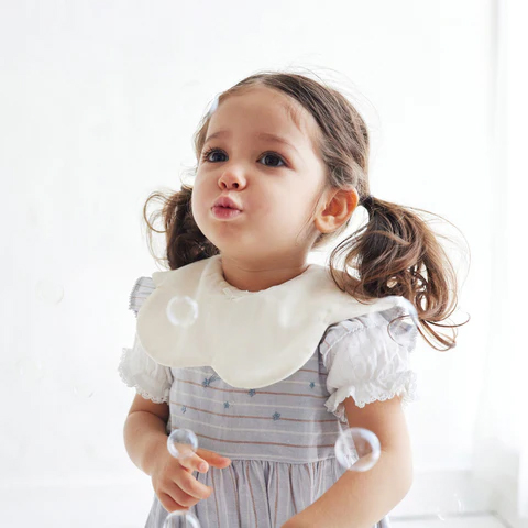 星空花瓣口水巾圍兜 白