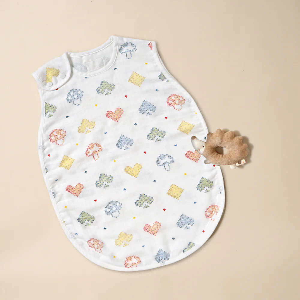 蘑菇森友會 天絲三層紗防踢背心刺蝟搖鈴禮盒組