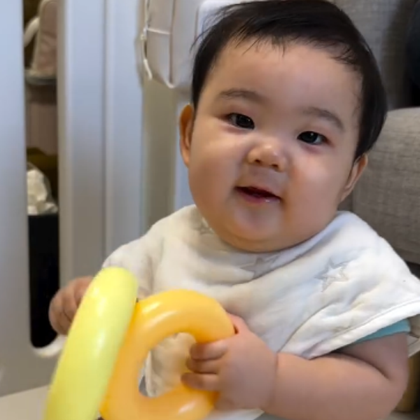 最近長了兩顆牙的昊昊