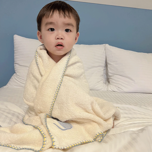 右下角有隻藍色小貓咪