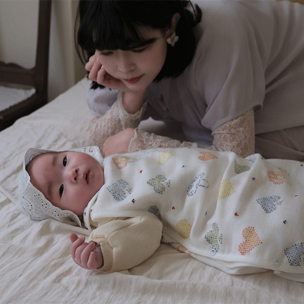 這款印花設計是可愛的刺繡圖樣