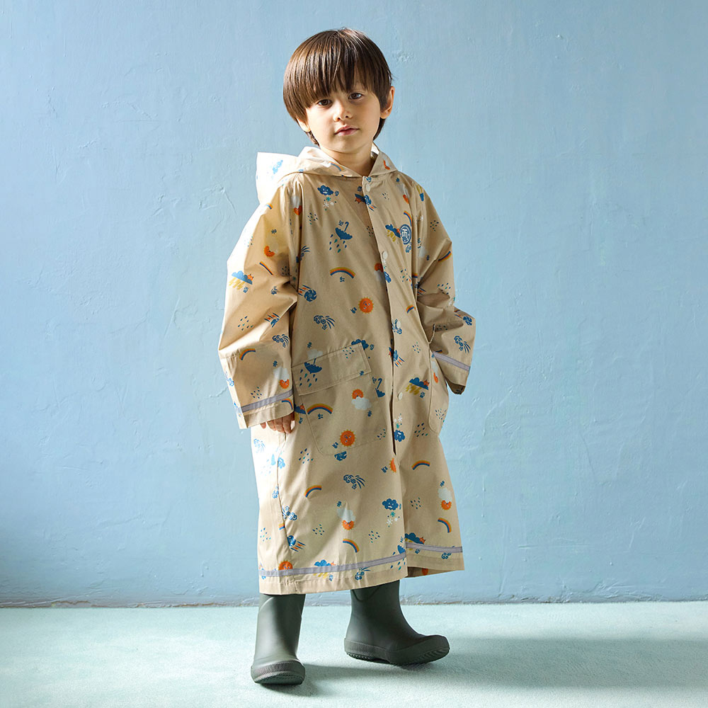 聯名系列正是以宮澤賢治最廣為人知的詩作《不畏風雨》，為靈感起點，tupera tupera以其標誌性的拼貼風格與大膽色彩，轉化為各式圖案，融入「雨」「晴」「雲」「風」「暴風雨」「雪」「雷」「彩虹」等各種漢字和圖案，不輸給雨不輸給風，擁有直面世界的勇氣，是對每個孩子的期待與祝福。